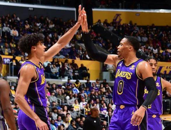 jiuyou-半个赛季进步喜人 克里斯蒂已在湖人阵中站稳脚跟