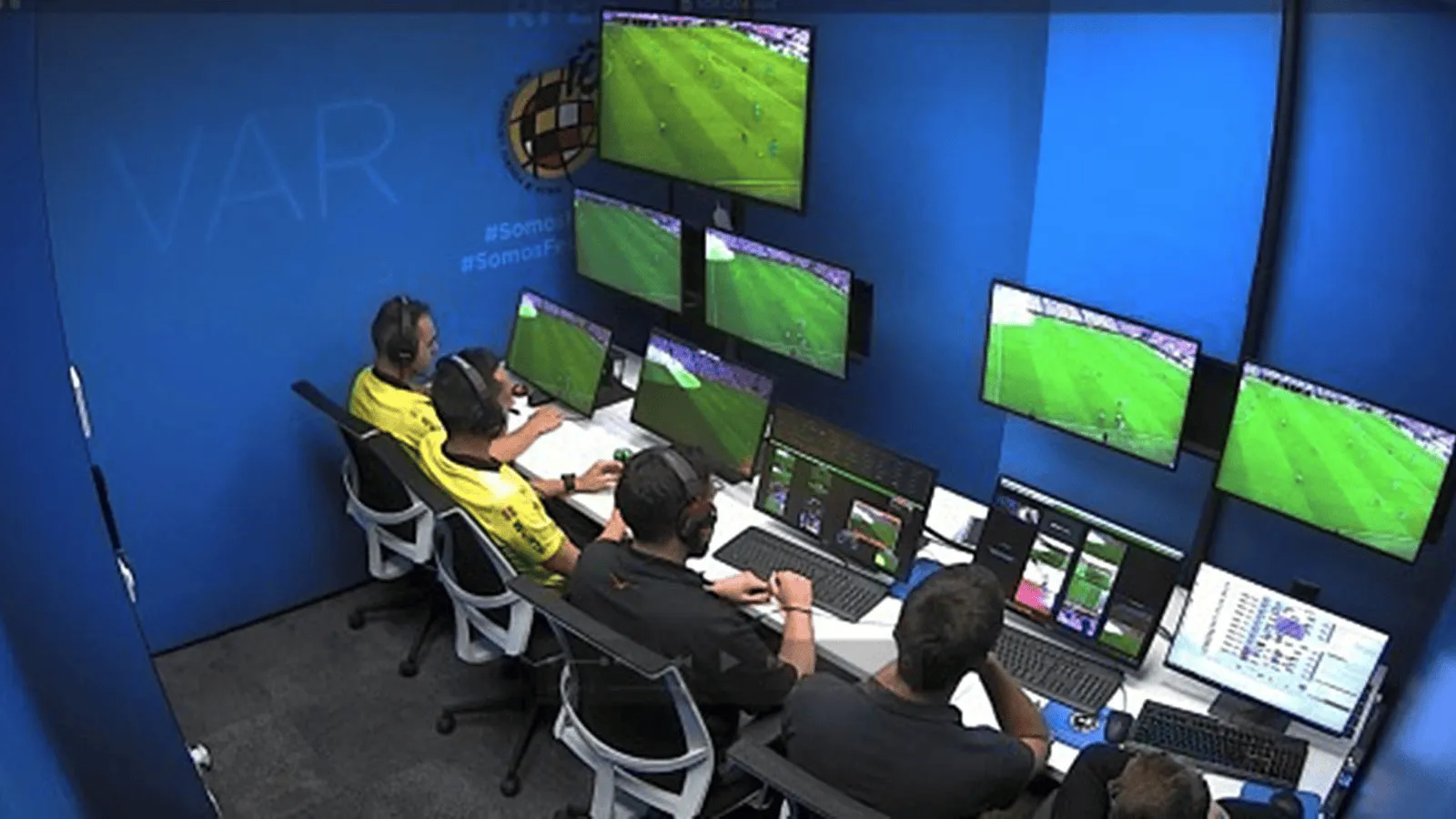 j9-前裁判:VAR怕出错不敢介入,球员察觉后场上什么都可能发生